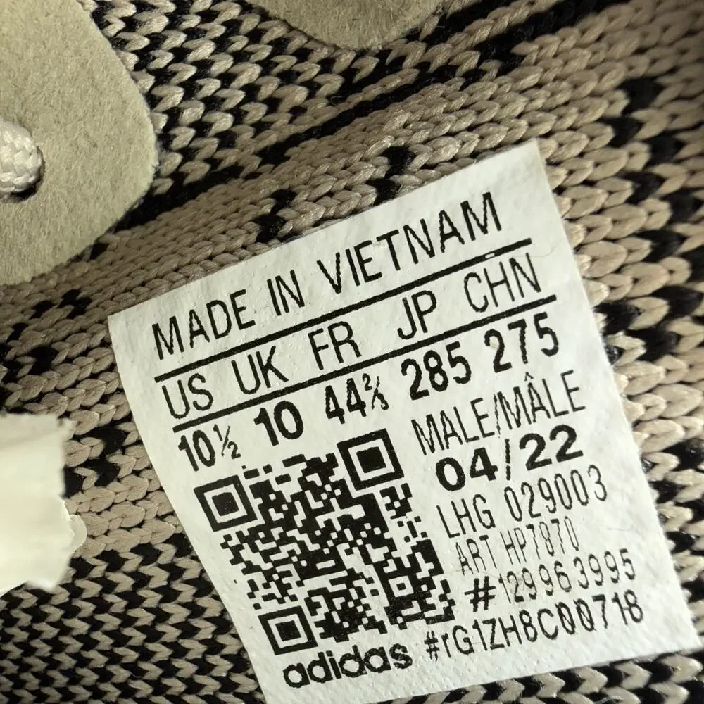 NWT Yeezy Boost 350 V2 Sneakers